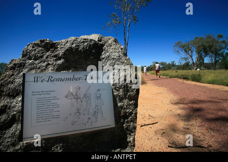 Una lapide ricorda un massacro del popolo Aborigeno a Myall creek in Australia nel 1837. Foto Stock