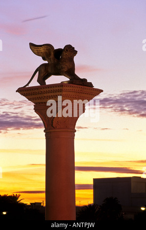 Leone di San Marco al di fuori del Venetian Hotel Casino Las Vegas Nevada USA Foto Stock