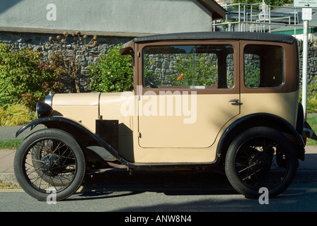 Austin 7 auto d'epoca in due colori, crema e marrone Foto Stock