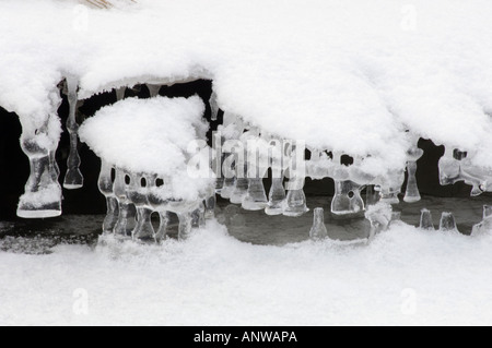 Inverno abstract di ghiaccio e acqua lungo la giunzione Creek, maggiore Sudbury Ontario Foto Stock