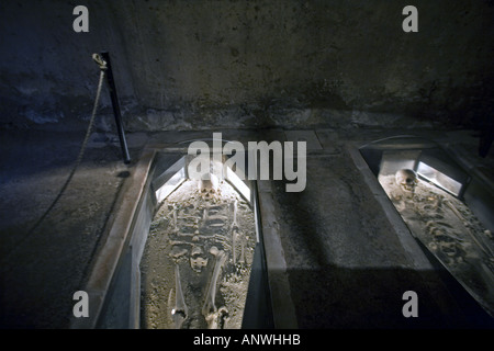 GUATEMALA ANTIGUA Convento cripte nelle rovine di ex convento dei frati domenicani Foto Stock