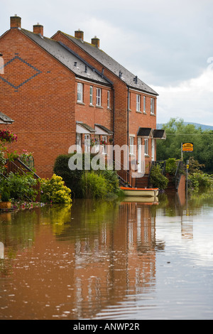 Case circondate da acqua di inondazione in Upton on Severn Giugno 2007 Foto Stock