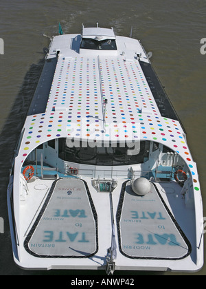 Tate a Tate Boat service gestito da Thames Clippers utilizzando i loro uragano Clipper Foto Stock