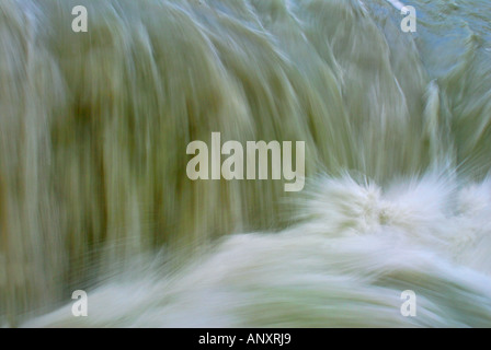 Acqua oltre a cascata Cascate Athabasca Foto Stock