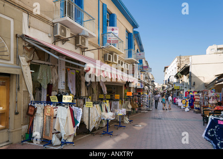 Negozi di Agiou Andreou Street nella città vecchia, Limassol, South Coast, Cipro Foto Stock