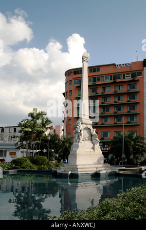 Vigili del fuoco caduti memorial presso il Plaza 5 de Mayo area della Città di Panama Foto Stock