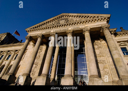 Ingresso dell'Edificio del Reichstag a Berlino, Germania. Questo edificio ospita il parlamento tedesco ed è un simbolo della democrazia. Foto Stock