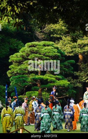 Giappone, isola di Honshu, Tokyo. Cavallo tiro con l'Arco 'Yabusame' concorrenza cerimonia di apertura. Foto Stock
