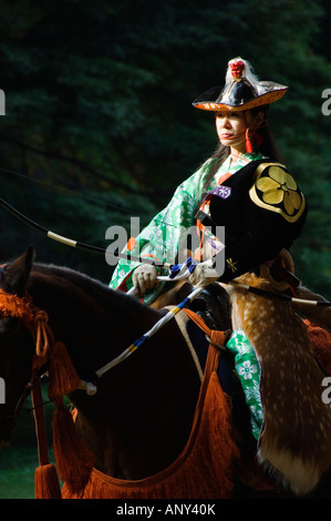 Giappone, isola di Honshu, Tokyo. Cavallo tiro con l'Arco 'Yabusame' concorrenza. Foto Stock