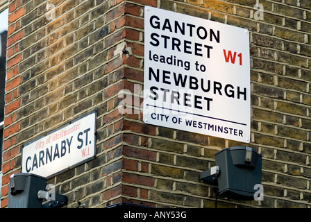 Ganton street, newburgh Street, Carnaby st, mattoni, street segno della luce dal basso Londra Foto Stock