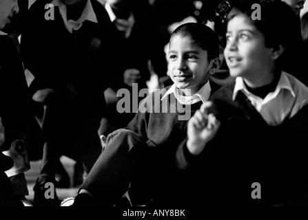 Gli alunni dalla Atlas Comunità scuola primaria, Manningham, Bradford, Yorkshire, Regno Unito Foto Stock