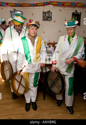 Membri del tradizionale Natale Wren Boys Parade, County Limerick, Irlanda Foto Stock