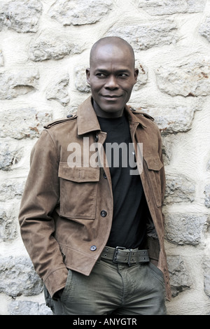 Studio shot ritratto di un sorridente quaranta bello uomo afro-americana Foto Stock