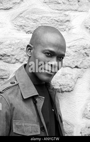 Studio shot ritratto di un sorridente quaranta bello uomo afro-americana Foto Stock