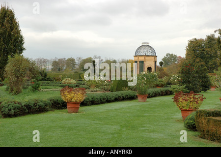 Francia, Borgogna, Cormatin, Chateau de Cormatin, colombaia in giardini Foto Stock