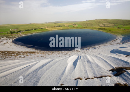 Un fotomontaggio di due Godivelle Lake scatti (Francia). Fotomontaggio réalisé à partir de deux vues du Lac d'En-Haut, à la Godivelle Foto Stock