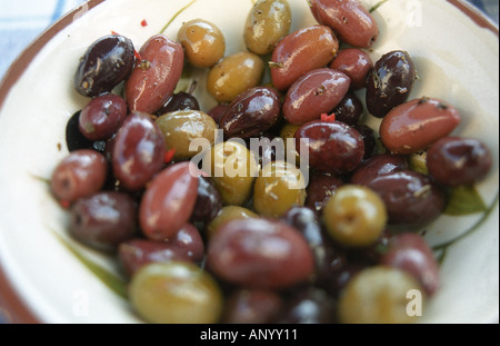 piatto di olive Foto Stock