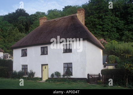 Double cottage con porta singola Milton Abbas, Dorset England Regno Unito Foto Stock