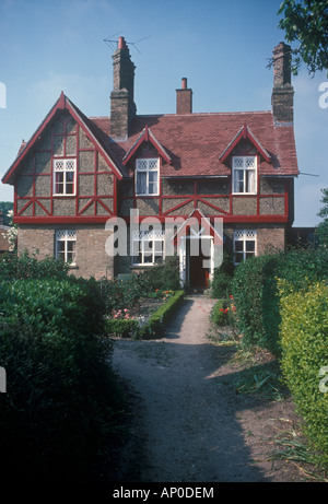 Pittoreschi cottage in stile vittoriano e giardino Somerleyton, Suffolk, Inghilterra, Regno Unito Foto Stock