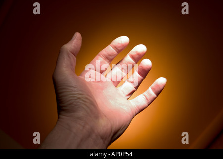 Uomo di mano aperta Foto Stock