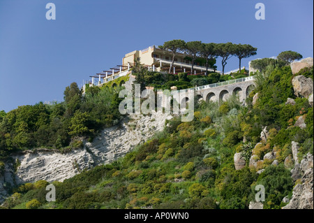 L'Italia, Campania, (Baia di Napoli), ISCHIA LACCO AMENO: Cliffside Regina Isabella e Royal Sporting Hotel Foto Stock