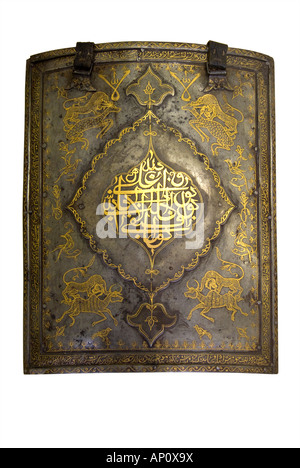 Armour armor Iran Iranian Persia persiano scudo militare 18 secolo metallici in acciaio oro intarsiato fogliame scorrere calligrafia naskh gio Foto Stock