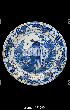 Giappone underglaze porcellana blu cobalto dalla Cina 16 17 secolo periodo Edo trave de chemine piastra imari kakiemon arita ware Foto Stock