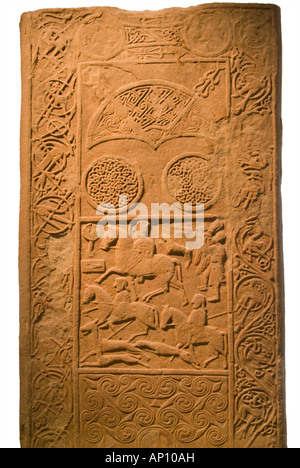 Scultura monumentale di equitazione sella lato pannello scena di caccia hilton di cadboll aristocratico femmina celtic stone cross nodo lavoro SCO Foto Stock