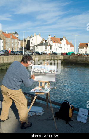 Porto di Pittenweem artista locale pittore pittura vernice colore colore cavalletto hotel scozzese scozzese Scozia pesce pesca barca Nooke Foto Stock