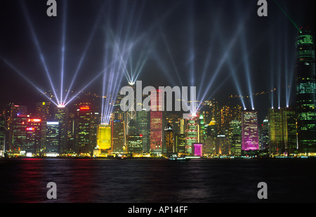 Riflettori sull'Hong Hong skyline durante il Nuovo Anno Cinese periodo di vacanza Foto Stock