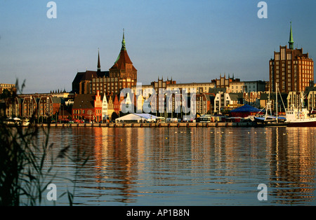Rostock con Harbour, Meclemburgo-Pomerania Occidentale, Germania, Europa Foto Stock