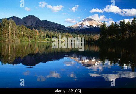 Picco di Lassen, Manzanita lago vulcanico di Lassen parco naturale, a nord della California, Stati Uniti d'America Foto Stock
