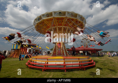 Fiera ride giostra catene di oscillazione Foto Stock