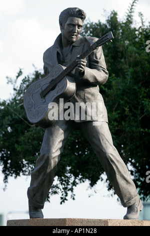 Statua di Elvis Presley con la chitarra di Beale Street di Memphis, Stati Uniti d'America Foto Stock