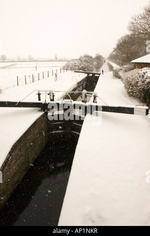 Nevicato in canale nr Puttenham, Tring, Hertfordshire Foto Stock