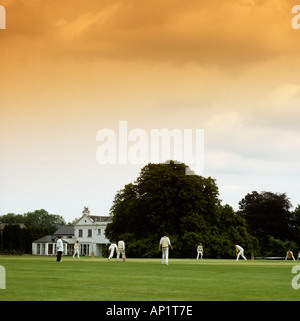 Wrexham Marchweil village cricket su Marchweil massa Hall Foto Stock