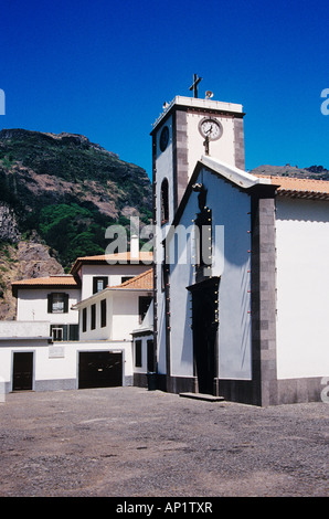Chiesa parrocchiale del villaggio di Curral das Freira, Valle delle Monache, di Madera Foto Stock