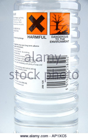 Una bottiglia di acqua ragia Foto Stock