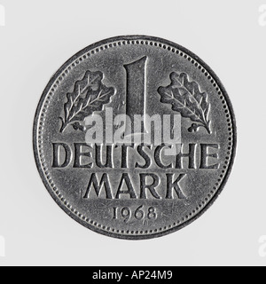 Singola moneta tedesca, uno deutsch marchio contro uno sfondo bianco, marco tedesco, Deutsche Mark, ex valuta tedesca, denaro Foto Stock