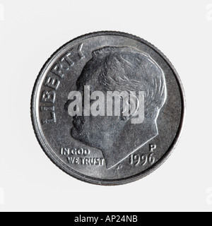 Dieci cent su sfondo bianco U S moneta americana dollar dime - vedi immagine n. AP24ND per il retro di questa moneta Foto Stock