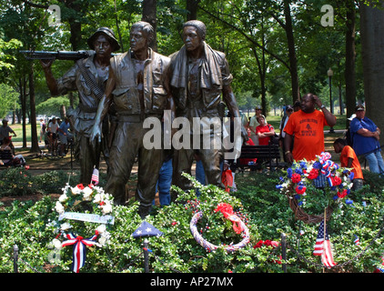 I tre soldati scultura in bronzo che formano parte del Vietnam Veterans Memorial a Washington DC, Stati Uniti d'America Foto Stock