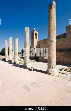 Mosaici e pilastri di San Paolo Basilica di Chrysopolitissa (o Agia Kiriaki), Paphos, nella costa occidentale di Cipro Foto Stock