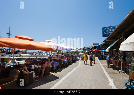 Harbourfront negozi e ristoranti, Paphos, nella costa occidentale di Cipro Foto Stock