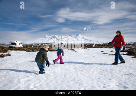 Snowball lotta Rangipo deserto e Mt Ruapehu Altopiano Centrale Isola del nord della Nuova Zelanda Foto Stock