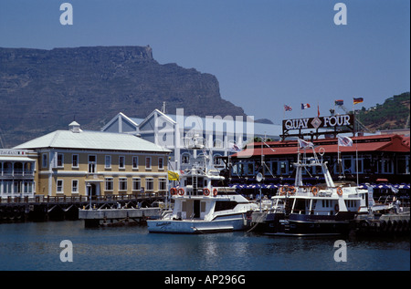 Victoria and Alfred Waterfront con Table Mountain , Cape Town , Sud Africa Foto Stock