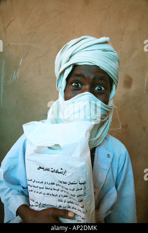 La scuola primaria organizzato dall'UNHCR a Bahai campo profughi sudanesi i bambini rifugiati ricevono istruzione in queste scuole Foto Stock