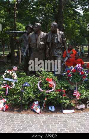 I tre soldati scultura in bronzo che formano parte del Vietnam Veterans Memorial a Washington DC, Stati Uniti d'America Foto Stock