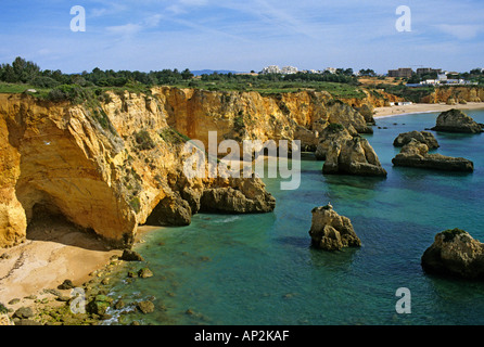 Scogliere e rocce a Praia do Vau Algarve Portogallo Europa Foto Stock