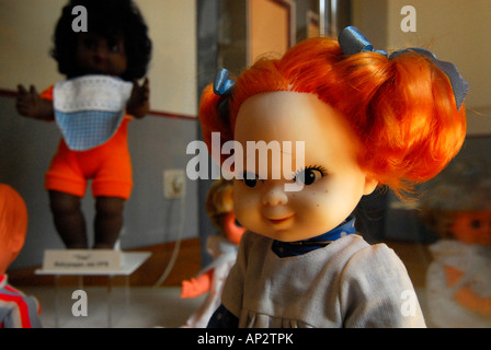 La bambola realizzata nella ex RDT nel museo della Bambola al castello di Tenneberg, Waltershausen, Turingia, Germania Foto Stock