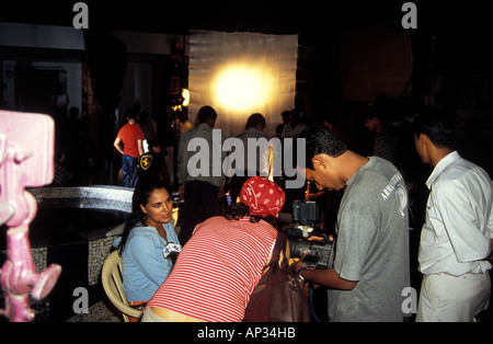 L'attrice indiana Lara Dutta è stata intervistata durante una pausa nelle riprese del film di Bollywood 'masti', Mumbai, India del Sud Foto Stock